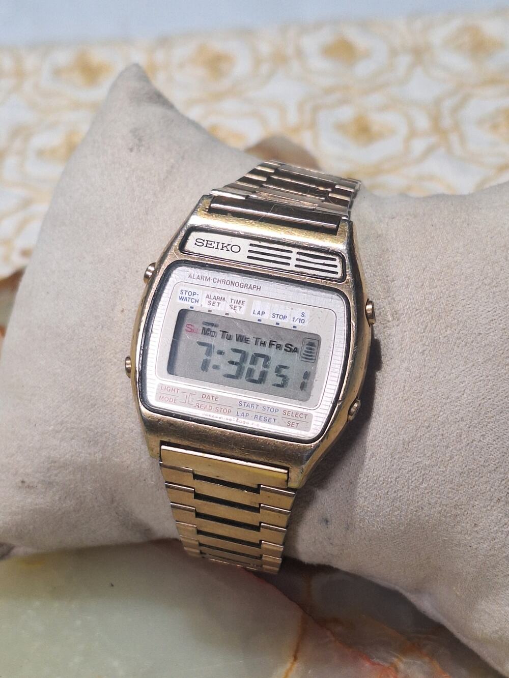 Vintage Seiko A158-5059A Gold Tone LCD Digital Alarm Chronograph Watch 1978